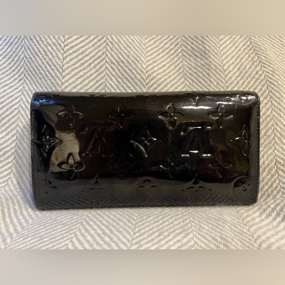 Louis Vuitton Monogram Vernis Sarah Wallet - Picture 6 of 13